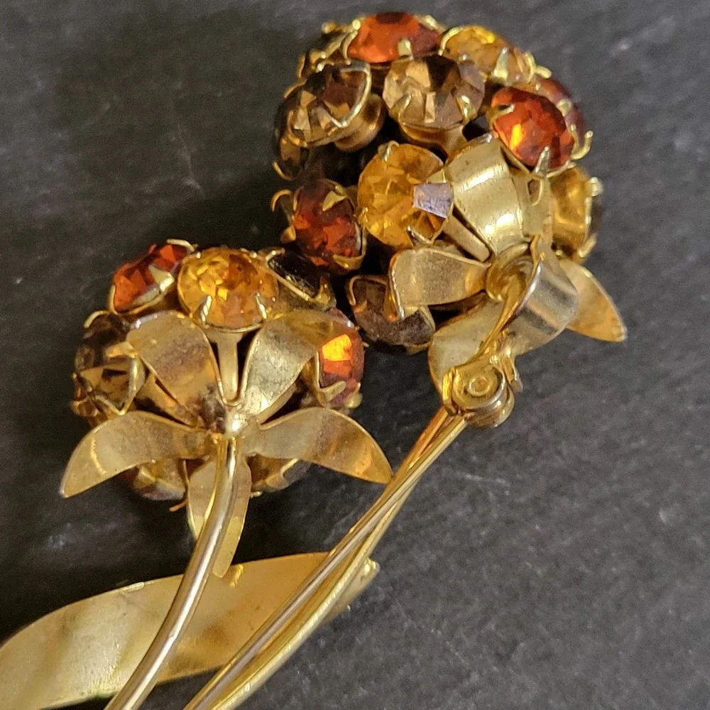 Vintage Gold Tone Amber Rhinestone Flower Floral Brooch Pin OS Cottagecore 60s